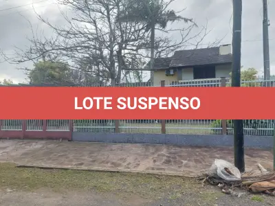 LOTE 600 - UM IMÓVEL RESIDENCIAL EM ALVENÁRIA COM AREA DE 196,77m² NA PRAIA CURUMIM EM CAPÃO DA CANOA.