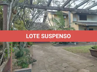 LOTE 600 - UM IMÓVEL RESIDENCIAL EM ALVENÁRIA COM AREA DE 196,77m² NA PRAIA CURUMIM EM CAPÃO DA CANOA.