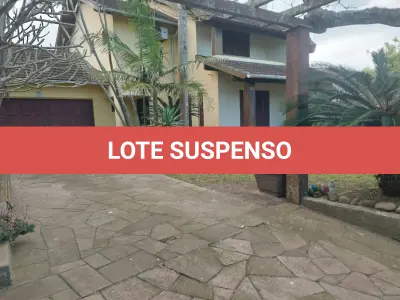 LOTE 600 - UM IMÓVEL RESIDENCIAL EM ALVENÁRIA COM AREA DE 196,77m² NA PRAIA CURUMIM EM CAPÃO DA CANOA.