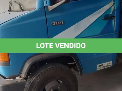 LOTE 437 - CAMINHÃO MERCEDES BENZ 709, ANO 1988 MODELO 1989