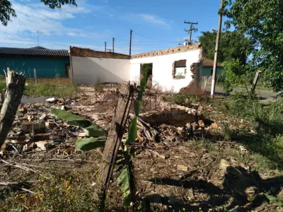 LOTE 099 - Um Prédio de Construção Mista