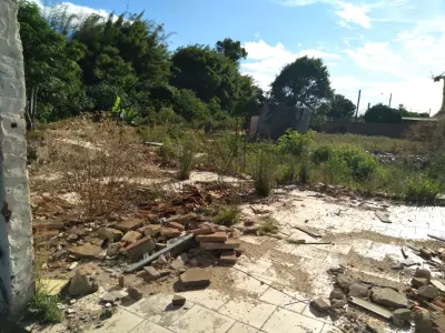 LOTE 099 - Um Prédio de Construção Mista