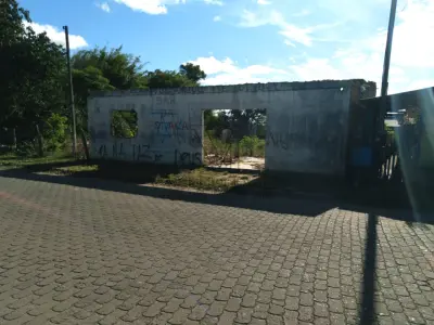 LOTE 099 - Um Prédio de Construção Mista