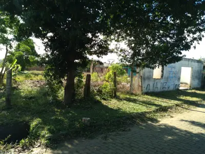 LOTE 099 - Um Prédio de Construção Mista