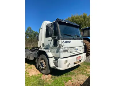 LOTE 445 - CAMINHÃO TRATOR FORD/CARGO 4331, ANO/MODELO 2004