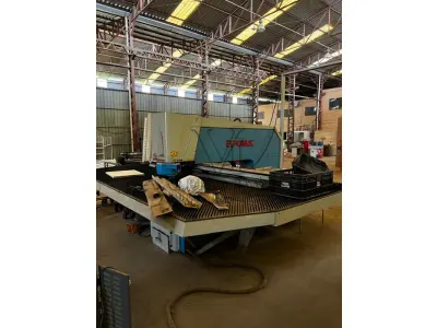 LOTE 595 - UMA PUNCIONADEIRA EUROMAC ZX 1250/30