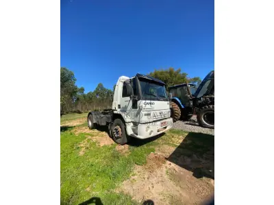 LOTE 445 - CAMINHÃO TRATOR FORD/CARGO 4331, ANO/MODELO 2004