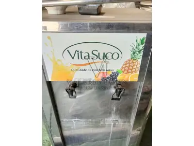 LOTE 432 - 07 (sete) SUQUEIRAS - 01(uma) GELADEIRA INDUSTRIAL DE AÇO INOX 3 PORTAS - 01 (uma) GELADEIRA INDUSTRIAL DE AÇO INOX 4 PORTAS - 01(um) FREEZERCONSUL pequeno aprox. 120 L