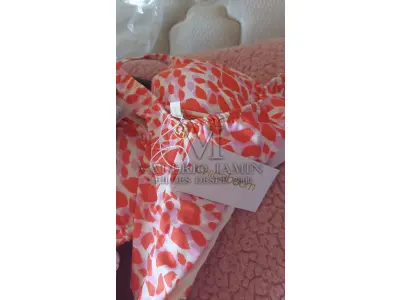 LOTE 317 - DIVERSAS PEÇAS DE ROUPAS