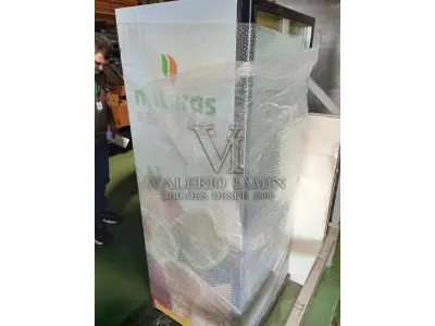 LOTE 432 - 07 (sete) SUQUEIRAS - 01(uma) GELADEIRA INDUSTRIAL DE AÇO INOX 3 PORTAS - 01 (uma) GELADEIRA INDUSTRIAL DE AÇO INOX 4 PORTAS - 01(um) FREEZERCONSUL pequeno aprox. 120 L