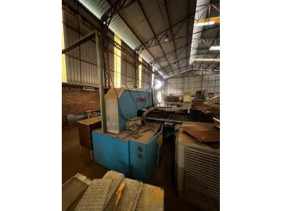 LOTE 595 - UMA PUNCIONADEIRA EUROMAC ZX 1250/30