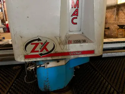 LOTE 595 - UMA PUNCIONADEIRA EUROMAC ZX 1250/30