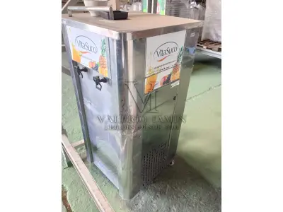 LOTE 432 - 07 (sete) SUQUEIRAS - 01(uma) GELADEIRA INDUSTRIAL DE AÇO INOX 3 PORTAS - 01 (uma) GELADEIRA INDUSTRIAL DE AÇO INOX 4 PORTAS - 01(um) FREEZERCONSUL pequeno aprox. 120 L