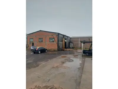 LOTE 603 - UM PAVILHÃO E SEU RESPECTIVO TERRENO URBANO