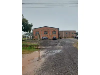 LOTE 603 - UM PAVILHÃO E SEU RESPECTIVO TERRENO URBANO