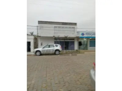 LOTE 596 - Um Prédio Comercial de alvenaria