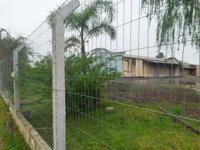 LOTE 619 - IMÓVEL: UM TERRENO EM FORMA RETANGULAR, com um prédio em Alvenaria como parte integrante do engenho e depósitos e demais prédios anexos para escritório, garagem e demais benfeitorias, com área construída de aproximadamente de 1.450,06m²