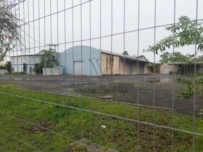LOTE 619 - IMÓVEL: UM TERRENO EM FORMA RETANGULAR, com um prédio em Alvenaria como parte integrante do engenho e depósitos e demais prédios anexos para escritório, garagem e demais benfeitorias, com área construída de aproximadamente de 1.450,06m²