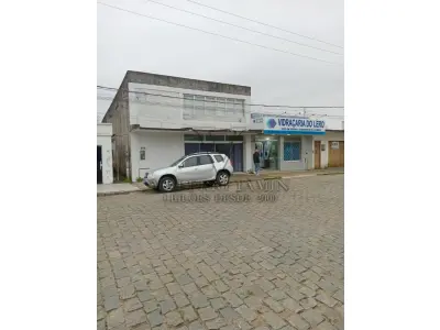 LOTE 596 - Um Prédio Comercial de alvenaria