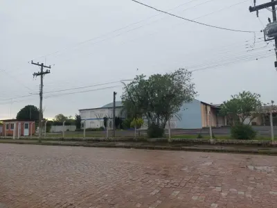 LOTE 619 - IMÓVEL: UM TERRENO EM FORMA RETANGULAR, com um prédio em Alvenaria como parte integrante do engenho e depósitos e demais prédios anexos para escritório, garagem e demais benfeitorias, com área construída de aproximadamente de 1.450,06m²