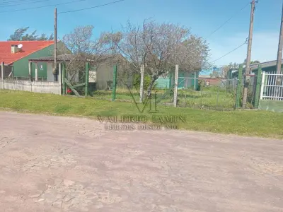 LOTE 587 - UMA CASA E SEU RESPECTIVO TERRENO URBANO, situado no Balneário Magistério