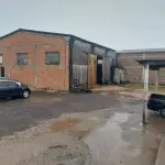 LOTE 603 - UM PAVILHÃO E SEU RESPECTIVO TERRENO URBANO