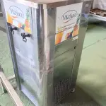 LOTE 432 - 07 (sete) SUQUEIRAS - 01(uma) GELADEIRA INDUSTRIAL DE AÇO INOX 3 PORTAS - 01 (uma) GELADEIRA INDUSTRIAL DE AÇO INOX 4 PORTAS - 01(um) FREEZERCONSUL pequeno aprox. 120 L