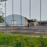 LOTE 619 - IMÓVEL: UM TERRENO EM FORMA RETANGULAR, com um prédio em Alvenaria como parte integrante do engenho e depósitos e demais prédios anexos para escritório, garagem e demais benfeitorias, com área construída de aproximadamente de 1.450,06m²