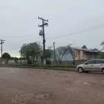 LOTE 619 - IMÓVEL: UM TERRENO EM FORMA RETANGULAR, com um prédio em Alvenaria como parte integrante do engenho e depósitos e demais prédios anexos para escritório, garagem e demais benfeitorias, com área construída de aproximadamente de 1.450,06m²