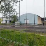 LOTE 619 - IMÓVEL: UM TERRENO EM FORMA RETANGULAR, com um prédio em Alvenaria como parte integrante do engenho e depósitos e demais prédios anexos para escritório, garagem e demais benfeitorias, com área construída de aproximadamente de 1.450,06m²