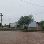 LOTE 619 - IMÓVEL: UM TERRENO EM FORMA RETANGULAR, com um prédio em Alvenaria como parte integrante do engenho e depósitos e demais prédios anexos para escritório, garagem e demais benfeitorias, com área construída de aproximadamente de 1.450,06m²