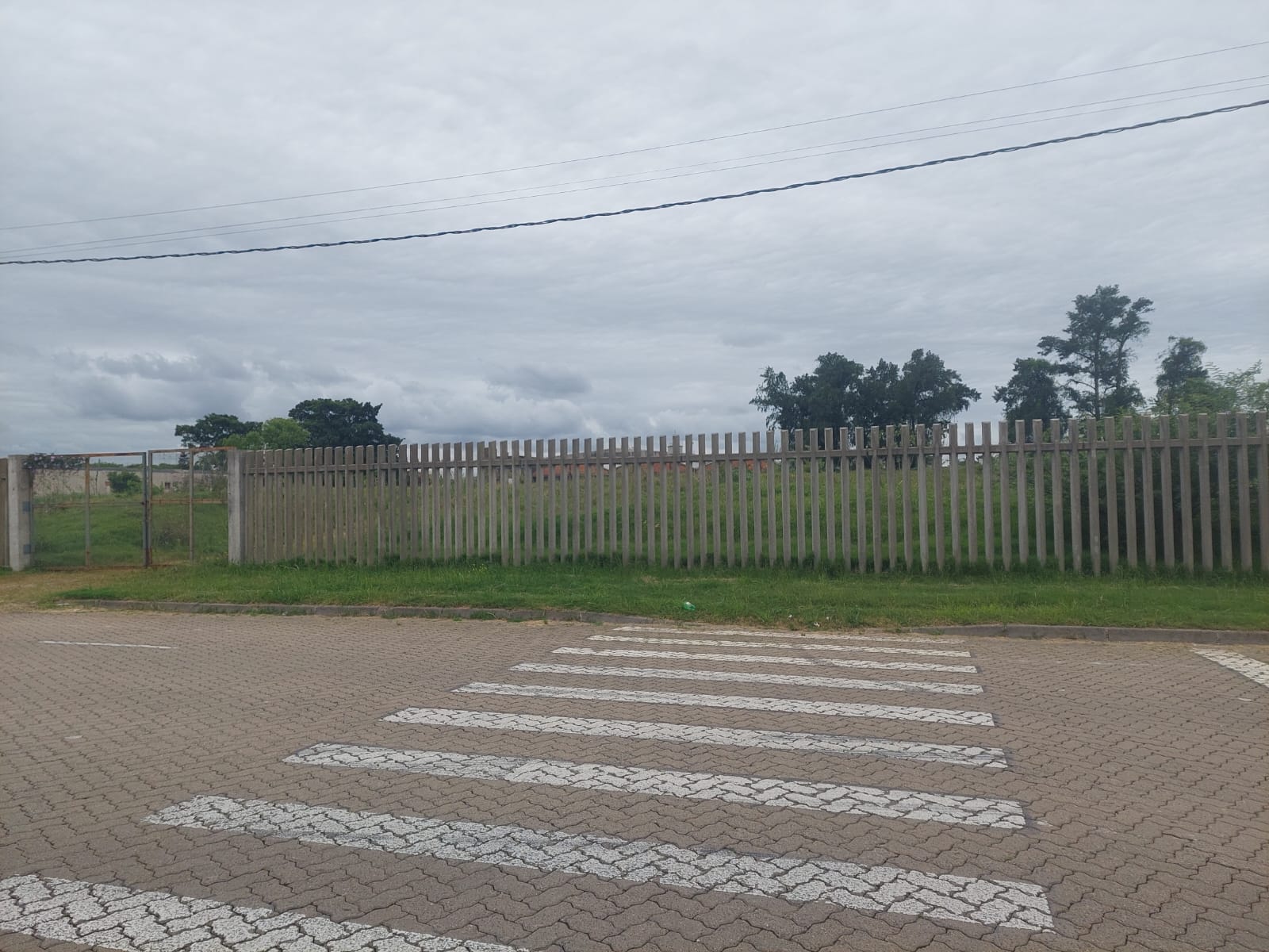 IMOVÉL: Um terreno de forma irregular lotado sob o nº3900 da Avenida Sertório, com 10.119,51m²